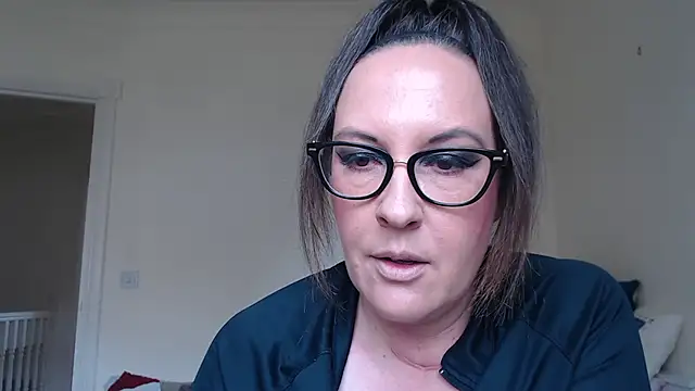 Humiliatrixxxx 网络视讯表演