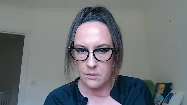 Humiliatrixxxx 网络视讯表演