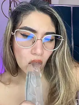 Pokazy przed kamerką – LunaRiivas