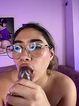 LunaRiivas Show in webcam