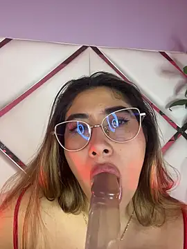 Pertunjukan Kamera Web LunaRiivas