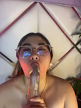 LunaRiivas: διαδικτυακό σόου στην κάμερα