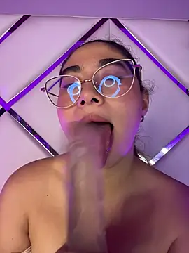 LunaRiivas: διαδικτυακό σόου στην κάμερα