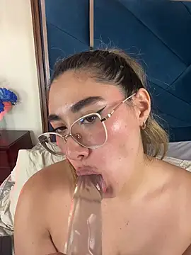 Pertunjukan Kamera Web LunaRiivas