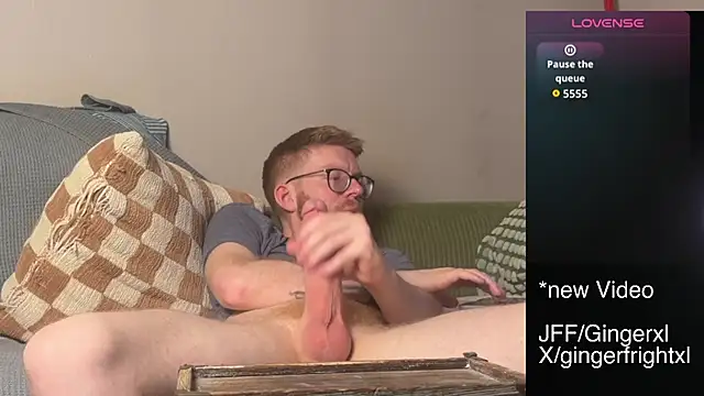 Gingerxl8 Show in webcam