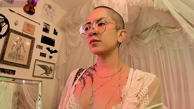 Show modela OhMyBush na web-kameri