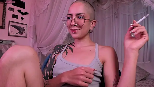 Show modela OhMyBush na web-kameri