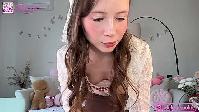 Chat +18 de delorathecookiee ao vivo