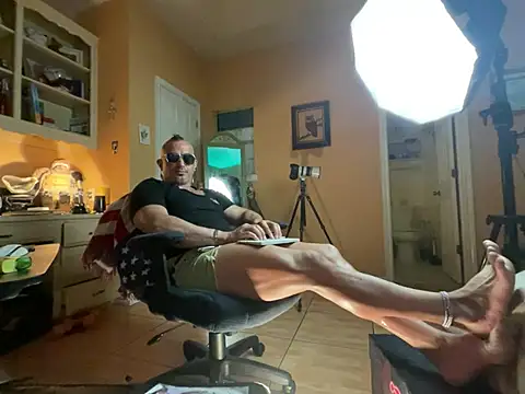 daddydonkey84 Show in webcam