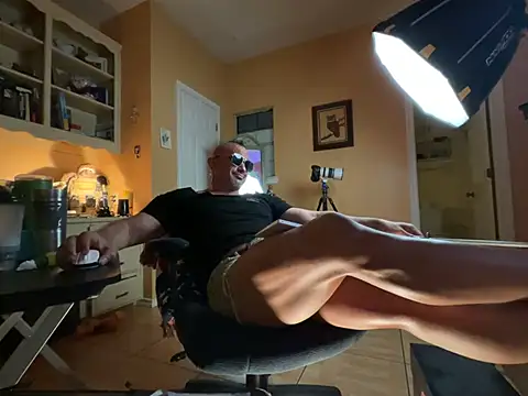 daddydonkey84 Show in webcam