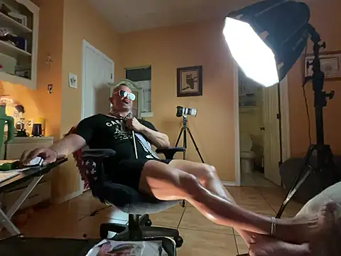 daddydonkey84 Show in webcam