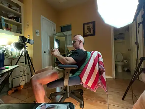daddydonkey84 Show in webcam
