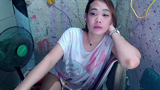 JuicyFoxCock 网络视讯表演