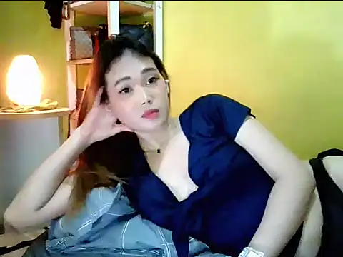 Show modela JuicyFoxCock na web-kameri
