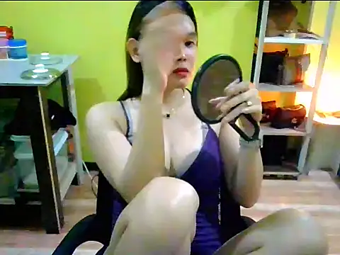 Show modela JuicyFoxCock na web-kameri