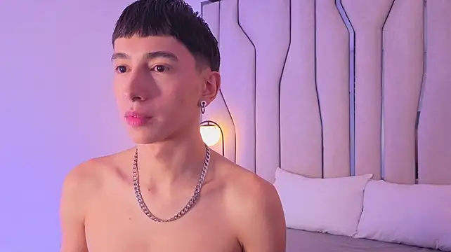 lian_cameron Show in webcam