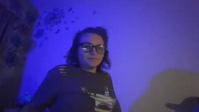 LyricRose85 Show in webcam