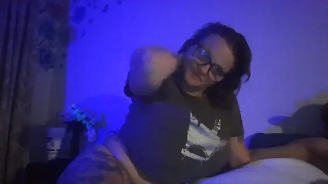 LyricRose85 Show in webcam