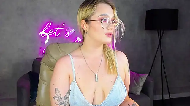 Viickie_Nelsson Adlı Modelin Canlı XXX Sohbeti