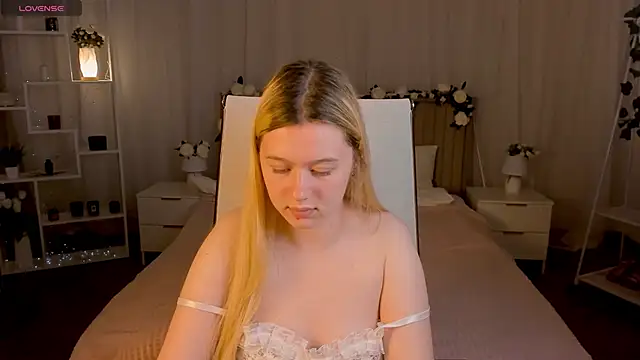 CelestineMauriac's Live XXX Chat