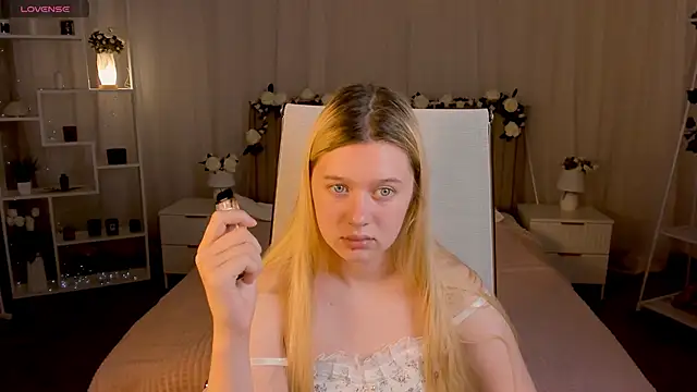 CelestineMauriac Chat XXX in diretta