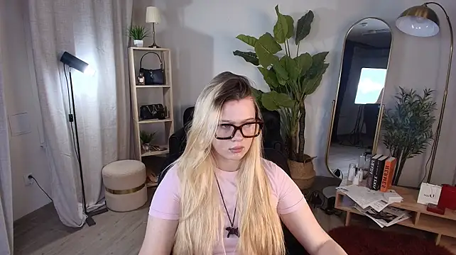 CelestineMauriac XXX чат на живо