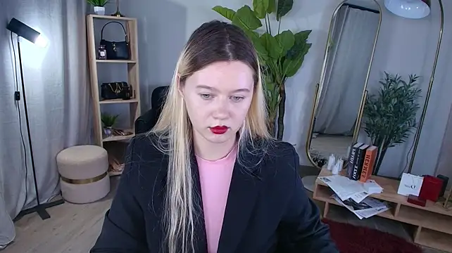 CelestineMauriac's Live XXX Chat