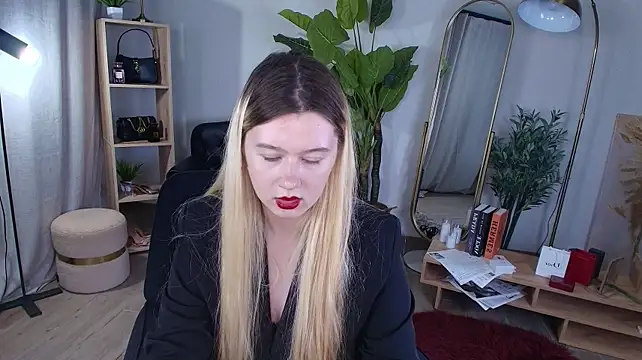 CelestineMauriac's Live XXX Chat