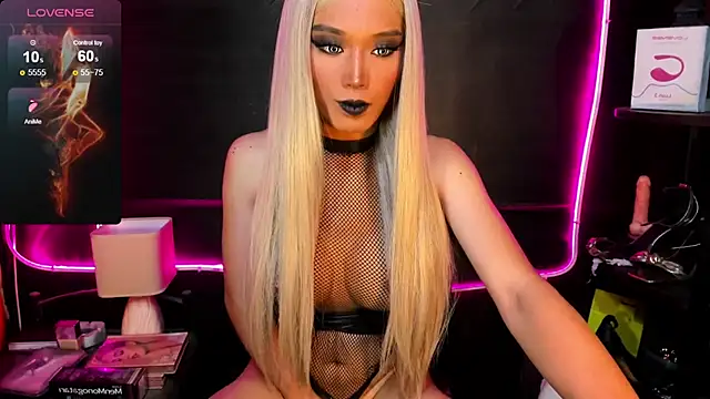 LovelyX0X0's Webcam Show