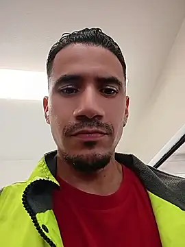 הופעת וובקאם של Myhornypll