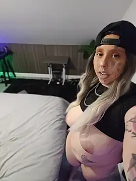 AltGirl Show in webcam