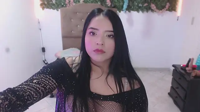 Chat +18 de adara_cute_69 ao vivo