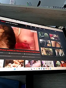 Dulcineaa_22: διαδικτυακό σόου στην κάμερα