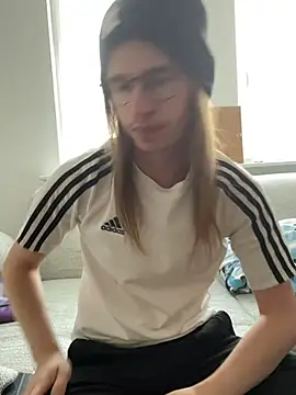 YoungSebi webkamerás műsora