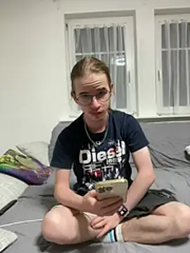YoungSebi webkamerás műsora