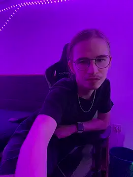 Show modela YoungSebi na web-kameri