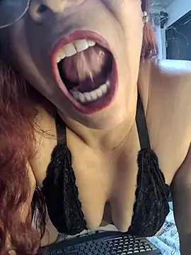 Scarlet_curly8a élő XXX-chatje