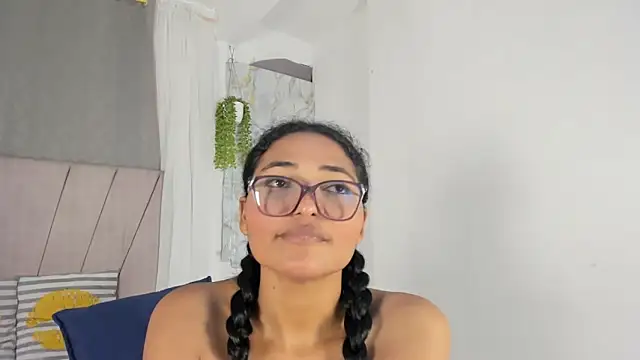 Chat XXX en directo de Elayha_28