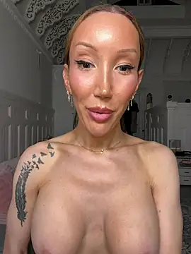 Allana29 Show in webcam