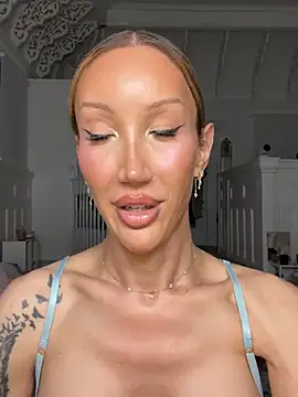 Allana29 Show in webcam