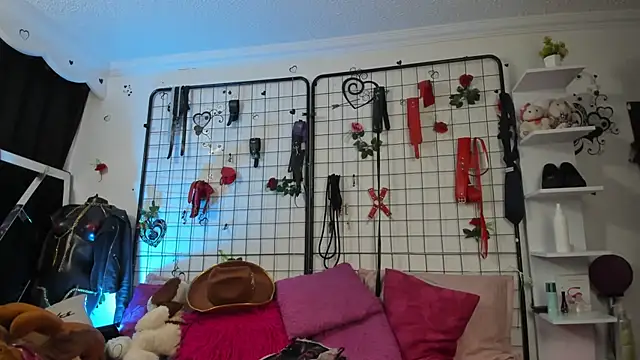 playful-girls webcam show