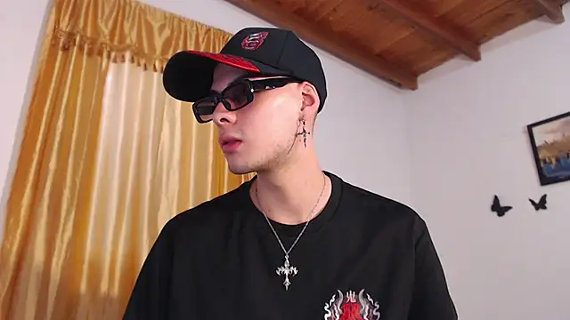 Show de Vlad__night na webcam