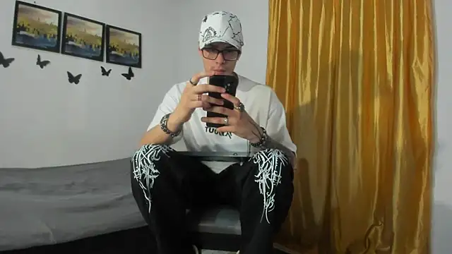 Vlad__night Adlı Modelin Canlı XXX Sohbeti