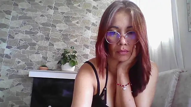 XXX chat uživo modela camila_star10