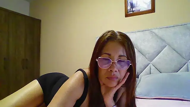 camila_star10's Live XXX Chat