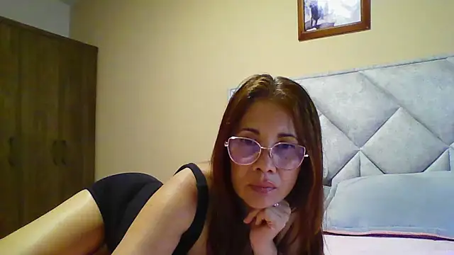 camila_star10 Adlı Modelin Canlı XXX Sohbeti
