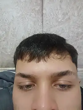 Show modela Andres_medi32 na web-kameri