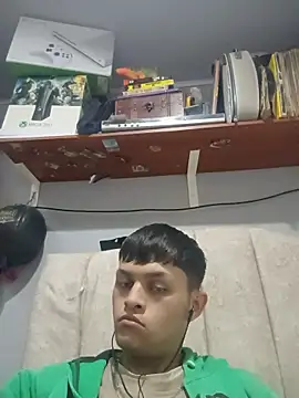 Andres_medi32: διαδικτυακό σόου στην κάμερα