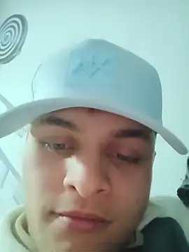 Andres_medi32: διαδικτυακό σόου στην κάμερα