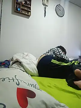 Show modela Andres_medi32 na web-kameri